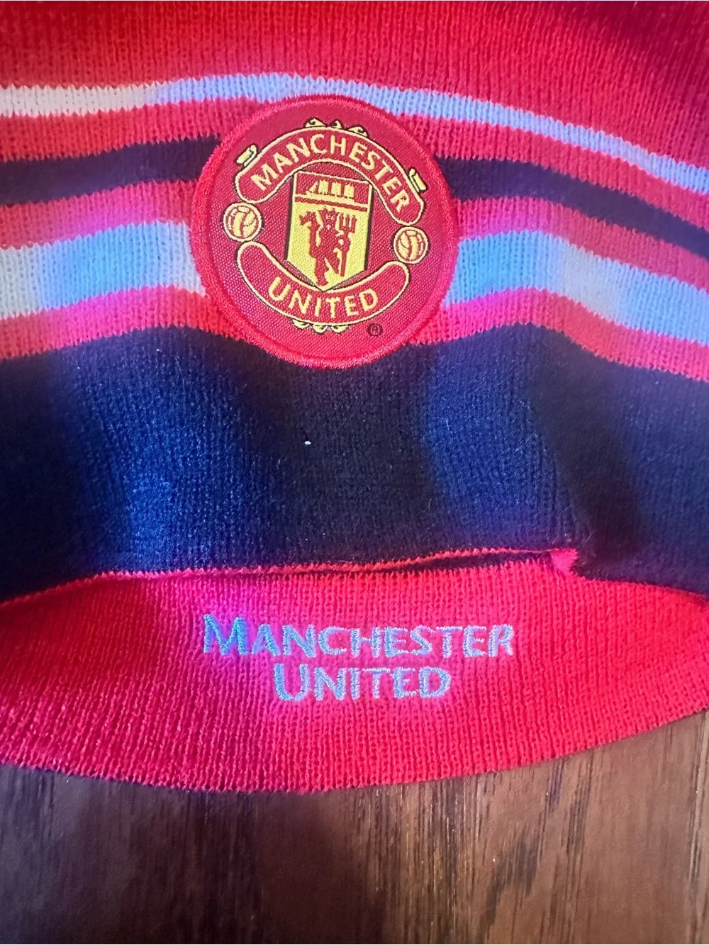Manchester United Reversible Kids Red & Black Knit Beanie Hat Like New